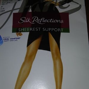 Hanes Silk Reflections Sheerest Support Pantyhose